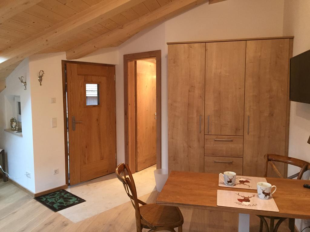 Ferienwohnung Ostermair Apartment Gudiberg جارمش بارتنكيرشن الغرفة الصورة